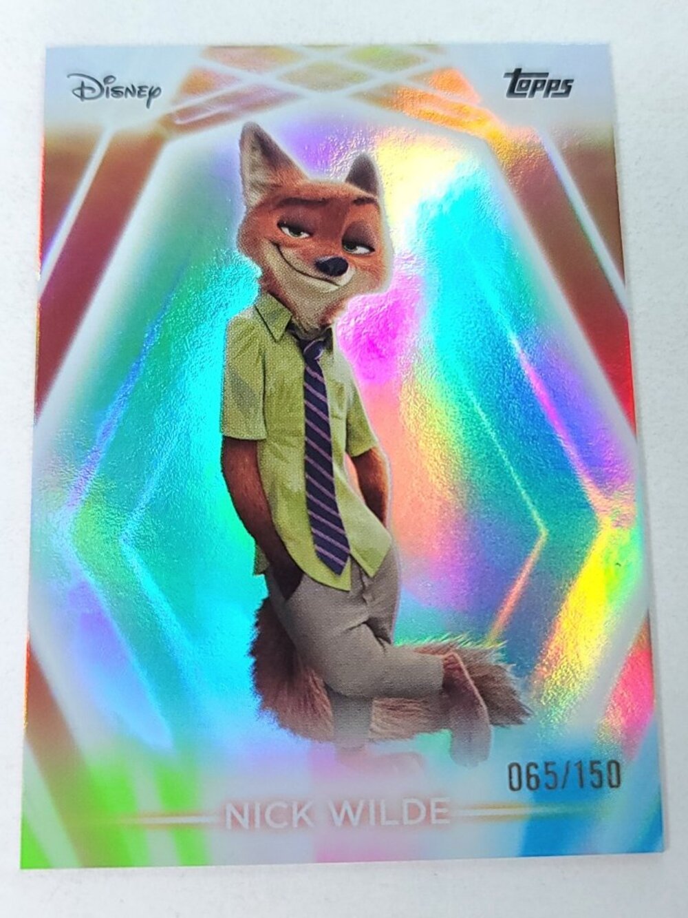 Nick Wilde Topps 2026 Disney Neon Holo Parallel Refractor Limited 065/150 - Picture 1 of 4